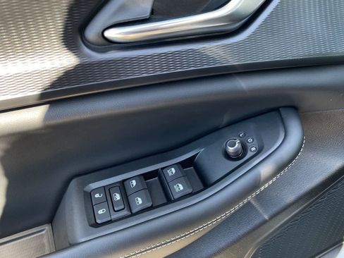 Used 2025 Jeep Grand Cherokee L Laredo image 14