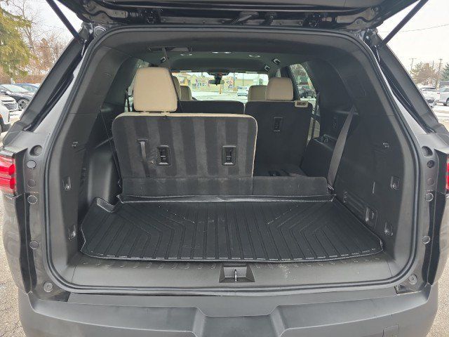 Used 2023 Chevrolet Traverse LS FWD image 34
