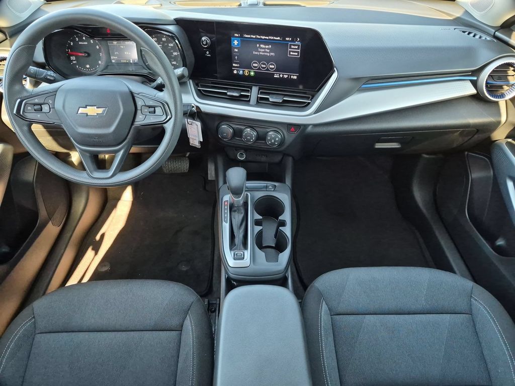 Used 2025 Chevrolet Trax LS FWD image 26