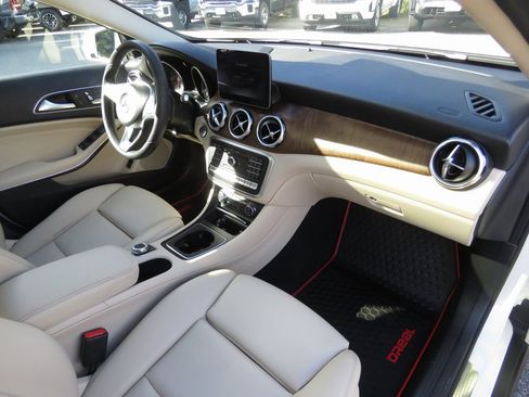 Used 2018 Mercedes-Benz GLA 250 4MATIC image 15