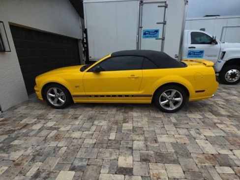 Used 2006 Ford Mustang GT RWD image 2