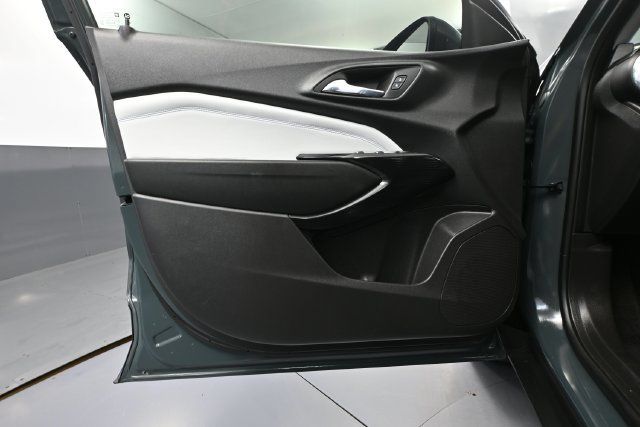 Used 2025 Chevrolet Trax LT w/ Driver Confidence Package FWD image 14