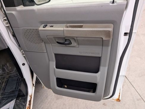 Used 2009 Ford E-350 and Econoline 350 XLT image 27