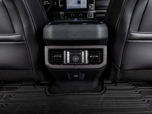 Used 2026 Ford F450 Platinum w/ FX4 Off-Road Package image 32