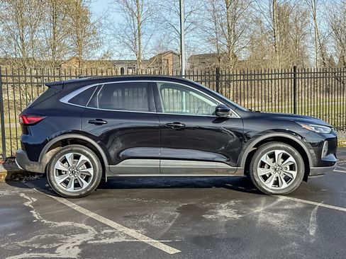 Used 2024 Ford Escape Platinum image 2