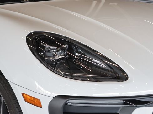 Certified 2026 Porsche Macan AWD/4WD image 27
