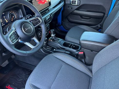 Used 2024 Jeep Wrangler Unlimited Sahara AWD/4WD image 10