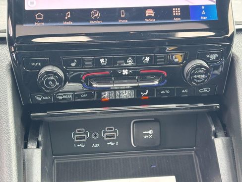 New 2025 Jeep Grand Cherokee L Limited w/ Luxury Tech Group II image 27