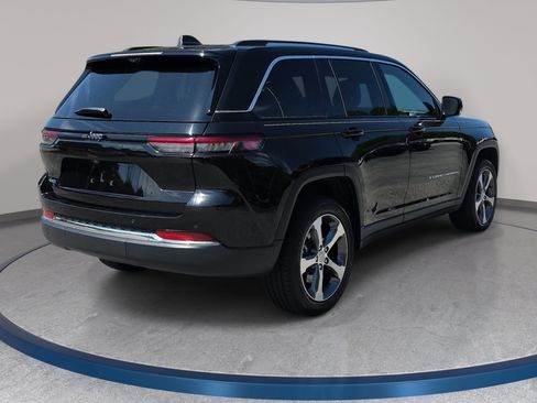 Certified 2023 Jeep Grand Cherokee 4WD 4xe w/ Luxury Tech Group II image 5