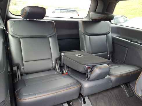 Used 2025 Ford Expedition Tremor image 9