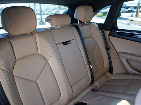 Used 2025 Porsche Macan AWD/4WD image 8