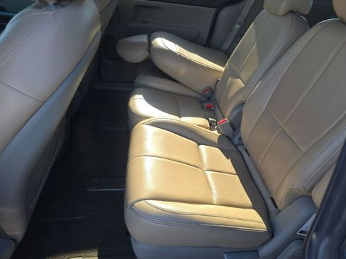 Used 2021 Kia Sedona LX image 10