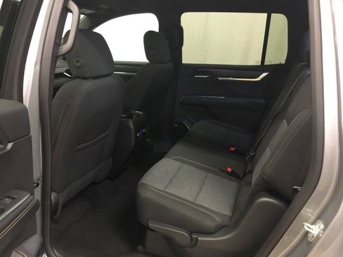 Used 2025 GMC Acadia Elevation image 18