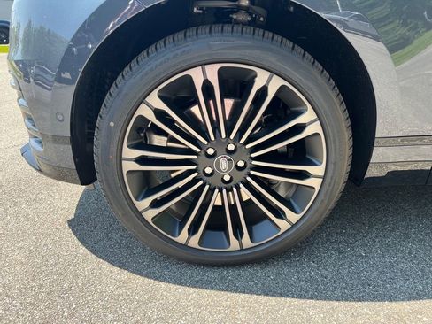 New 2026 Land Rover Range Rover Velar Dynamic SE image 9