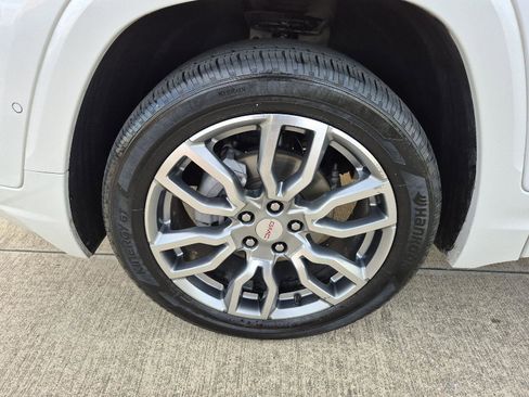 Used 2024 GMC Terrain Denali w/ Denali Premium Package image 3