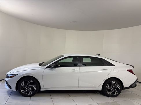 New 2025 Hyundai Elantra SEL FWD image 2