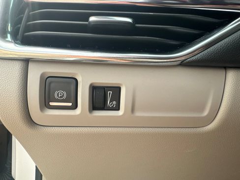 Used 2023 Cadillac XT4 Luxury w/ Cold Weather Package FWD image 12