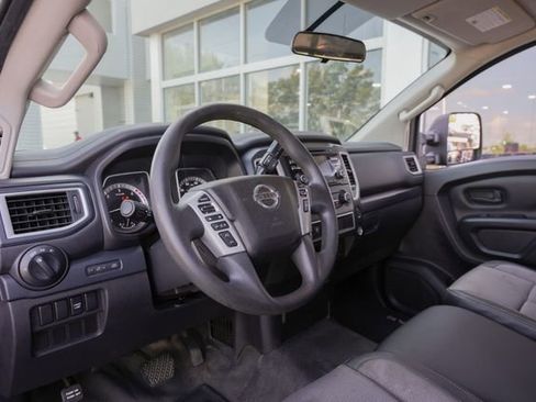 Used 2017 Nissan Titan S image 26