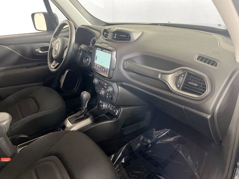 Used 2022 Jeep Renegade Latitude w/ Convenience Group AWD/4WD image 28