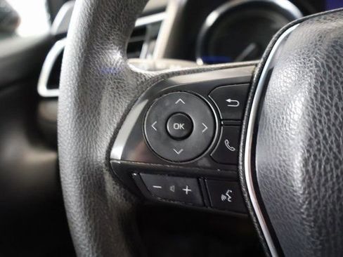 Used 2018 Toyota Camry XLE image 18