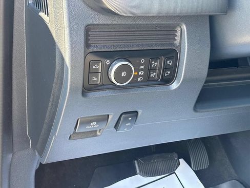 Used 2025 Ford F250 Platinum AWD/4WD image 29