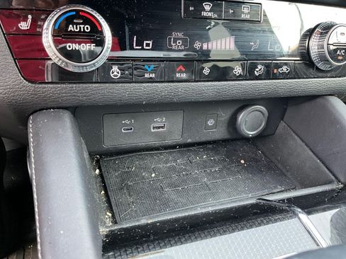 Used 2024 Mitsubishi Outlander SEL FWD image 15