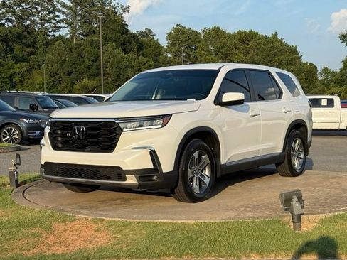 Used 2025 Honda Pilot EX-L image 3