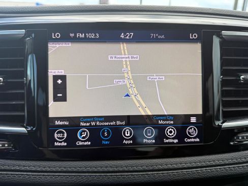 Used 2020 Chrysler Pacifica Limited image 19