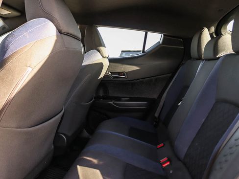 Used 2020 Toyota C-HR XLE FWD image 18