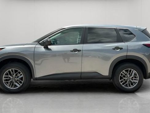 Used 2023 Nissan Rogue S AWD/4WD image 9