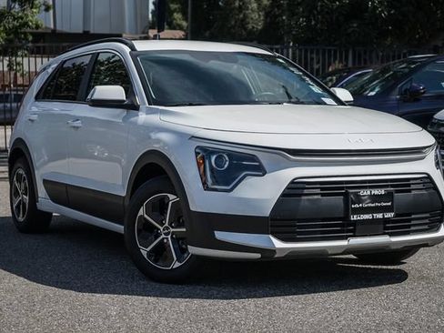 Certified 2025 Kia Niro EX FWD image 2