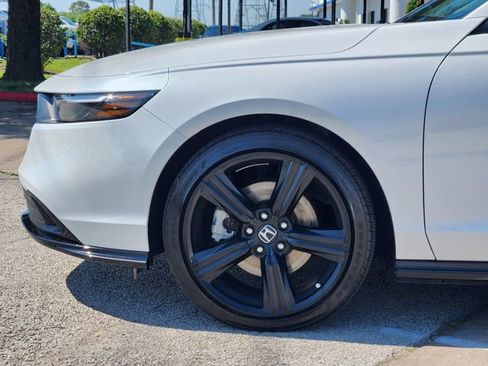 Used 2025 Honda Accord Sport image 8