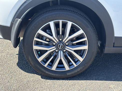 Certified 2024 Nissan Kicks SV image 9