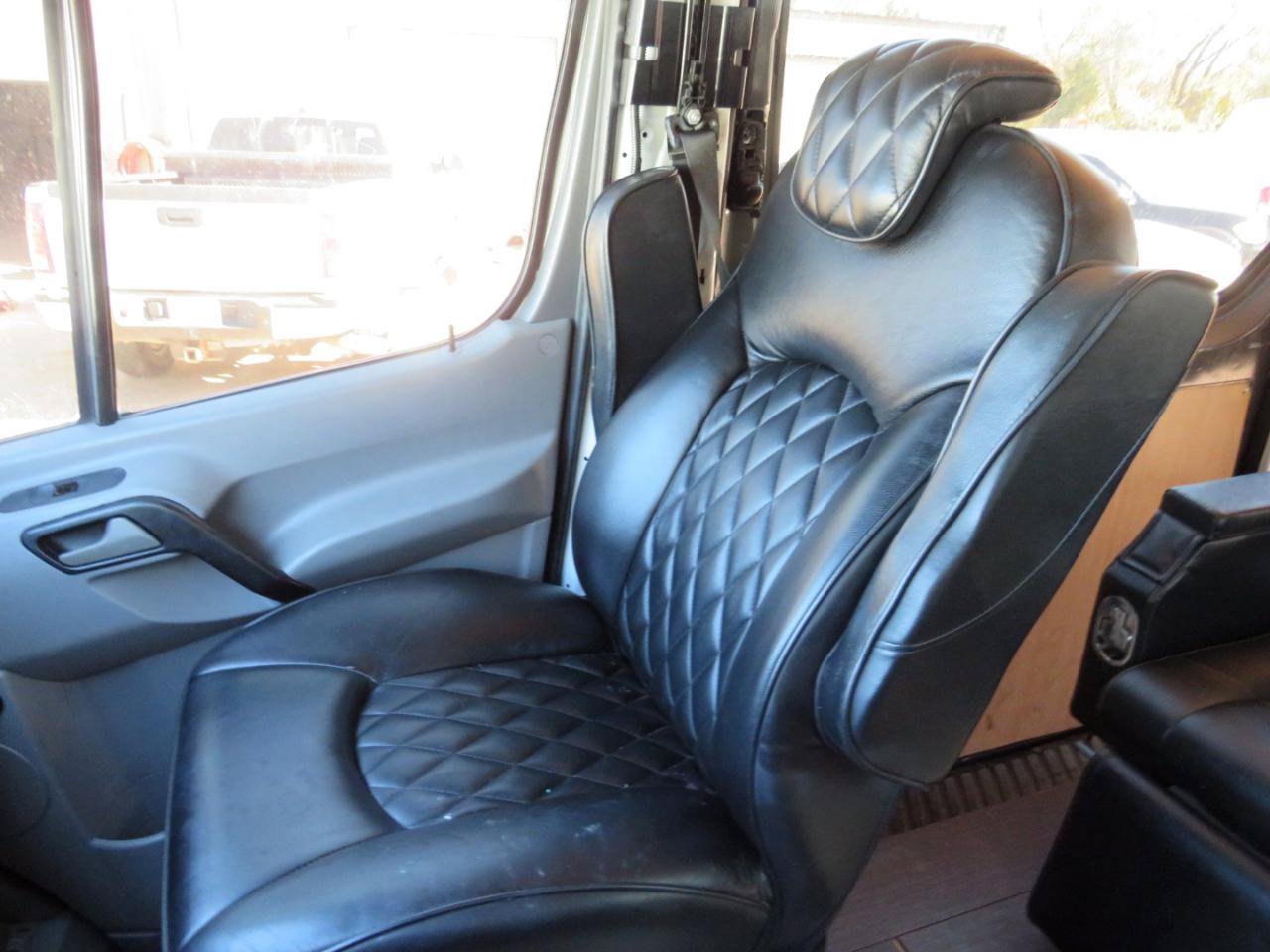 Used 2010 Freightliner Sprinter 2500 RWD image 17