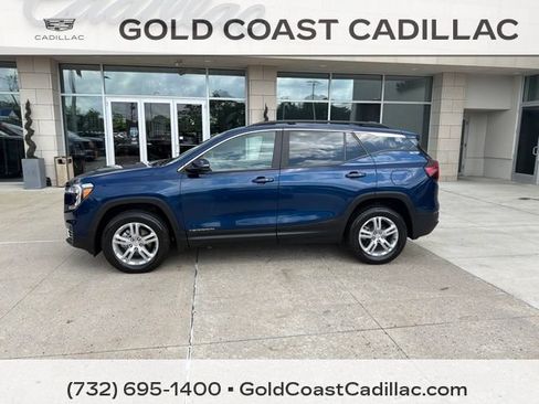 Used 2023 GMC Terrain SLE w/ Driver Convenience Package AWD/4WD image 2
