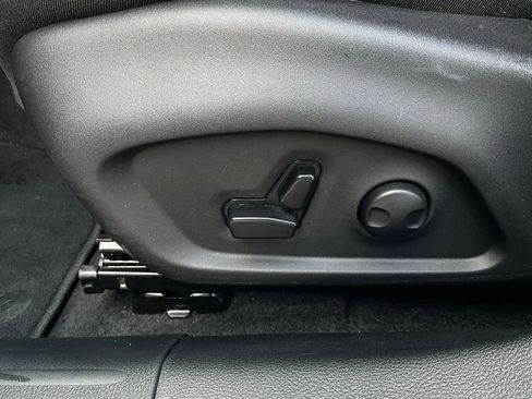 Used 2025 Jeep Compass Limited image 11