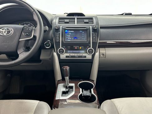 Used 2013 Toyota Camry XLE w/ Leather Pkg image 9