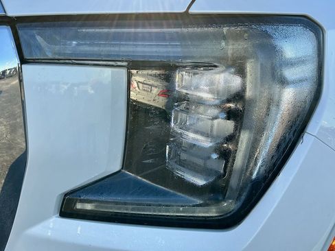 Used 2021 GMC Yukon XL SLT w/ SLT Luxury Plus Package image 10