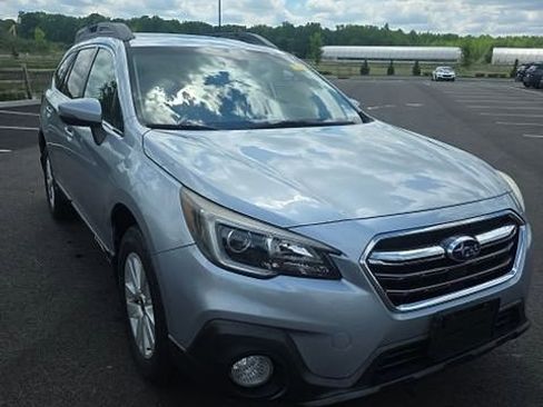 Used 2018 Subaru Outback 2.5i Premium AWD/4WD image 3