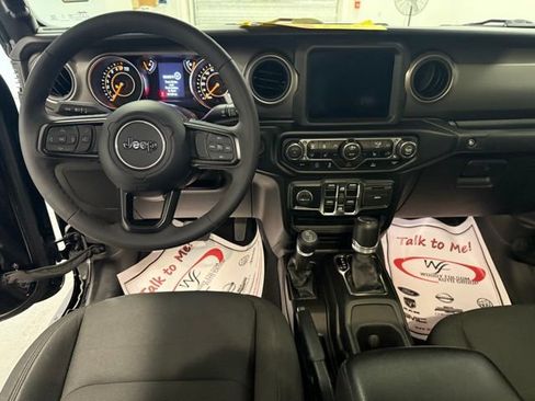 Used 2023 Jeep Gladiator Sport image 17