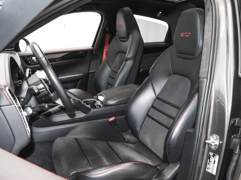 Used 2023 Porsche Cayenne GTS w/ Premium Package image 21
