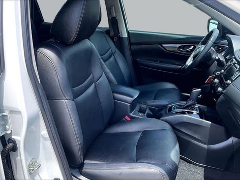 Used 2020 Nissan Rogue S w/ Special Edition Package FWD image 9