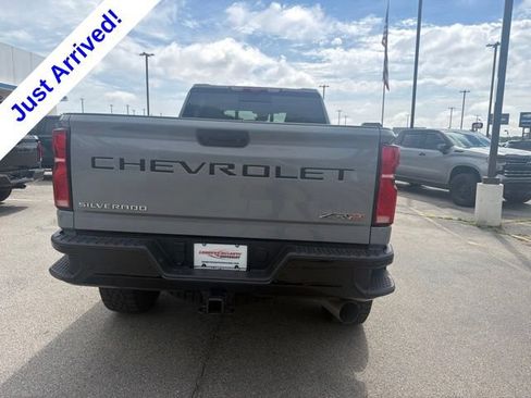 Used 2025 Chevrolet Silverado 2500 ZR2 w/ Technology Package AWD/4WD image 4
