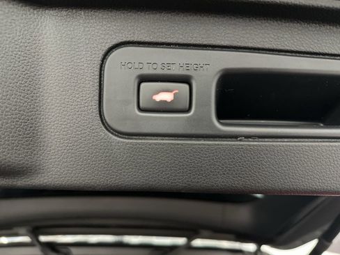 Used 2025 Honda Pilot Black Edition image 39