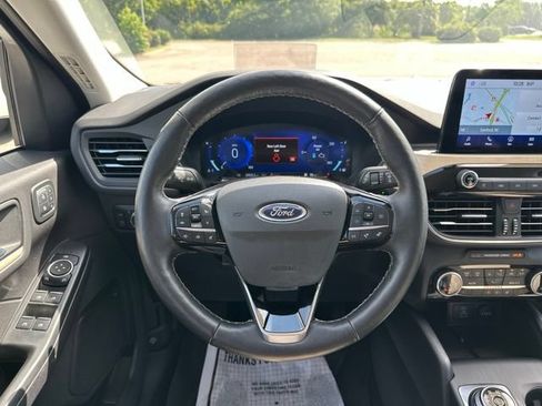 Used 2022 Ford Escape Titanium w/ Titanium Elite Package FWD image 12