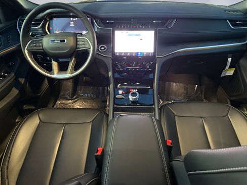 New 2025 Jeep Grand Cherokee L Limited w/ Black Appearance Package image 10