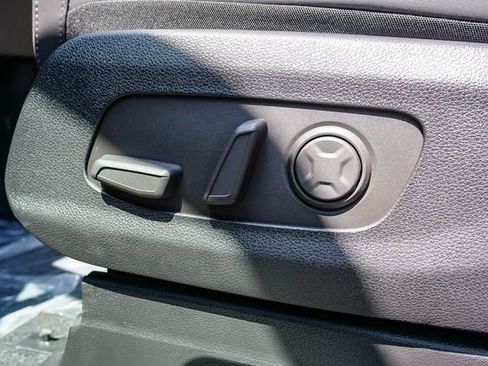 New 2026 Kia Carnival EX FWD image 26