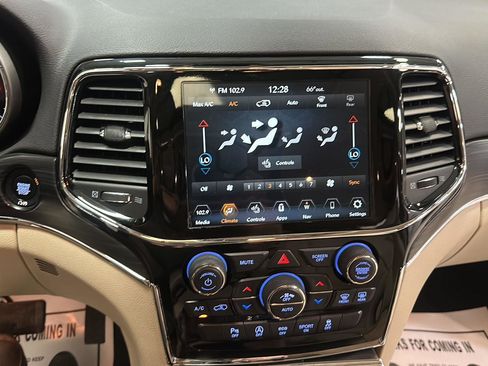 Used 2019 Jeep Grand Cherokee Limited w/ Trailer Tow Group IV image 22