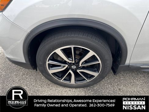 Used 2020 Nissan Rogue SL w/ Premium Package AWD/4WD image 11
