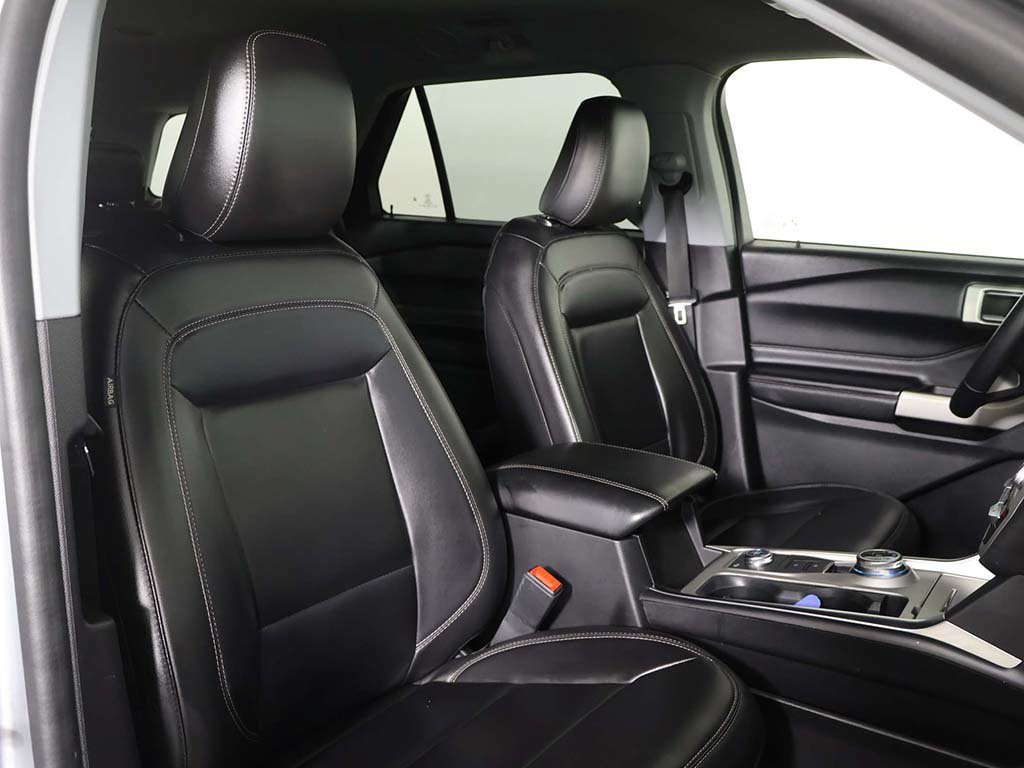 Used 2022 Ford Explorer XLT w/ Equipment Group 202A AWD/4WD image 27